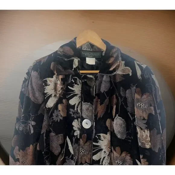 Sold - Picture 2 of 11